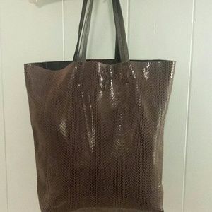 Sorial Rubina Tote in chocolate.